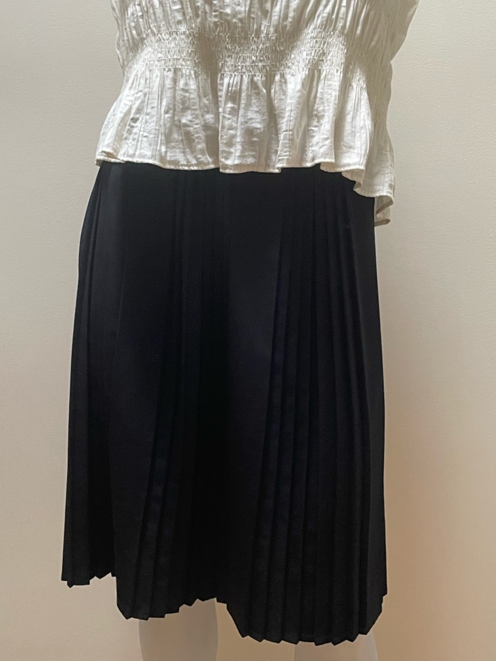 Agnes B. Black Midi Pleated Skirt